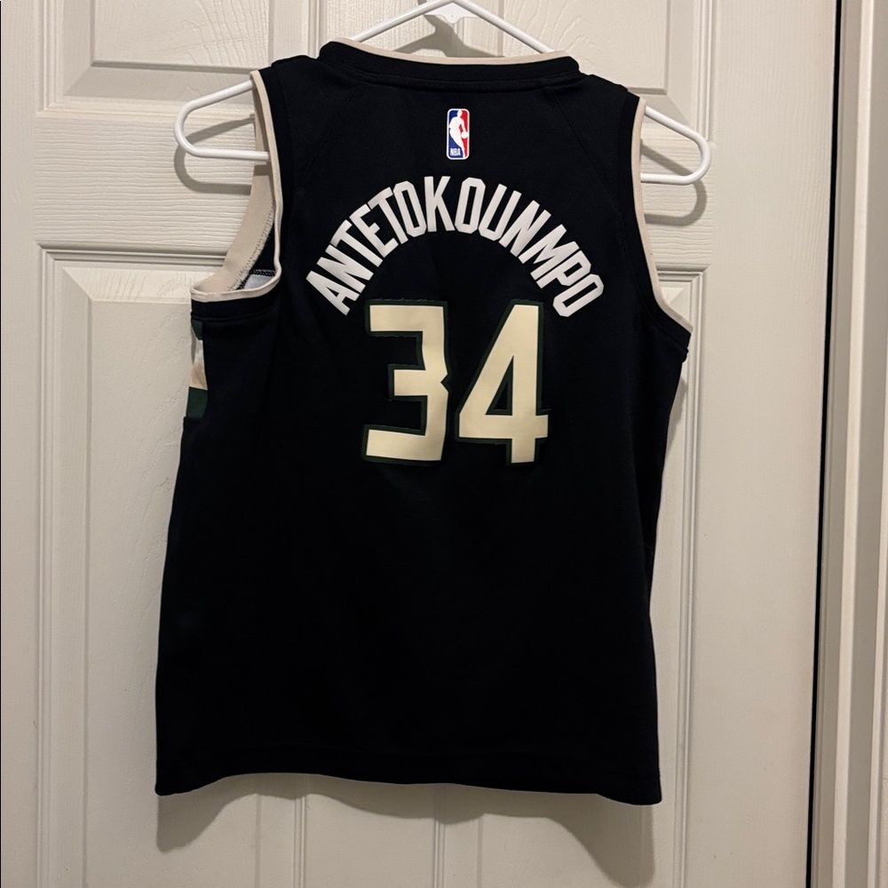 NBA Youth Milwaukee Bucks Giannis Antetokounmpo - Picture 4 of 4